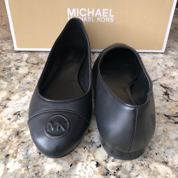 NIB Michael Kors Authentic Womens Flats Size 7 - Picture 2 of 6